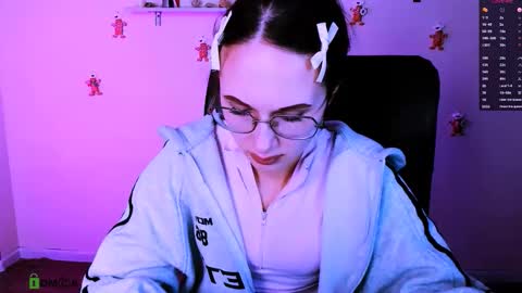 Linda  online show from January 18, 9:18 pm