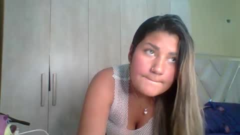 Snapshot of linda_blaze chatting on October 27, 8:24 pm linda_blaze online show from October 27, 8:24 pm