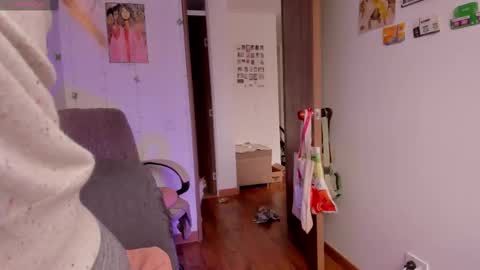 Giggles  online show from October 2, 1:18 pm