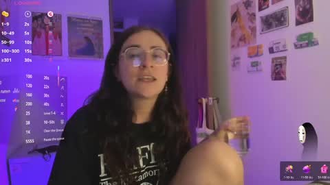 Giggles  online show from June 4, 12:49 am