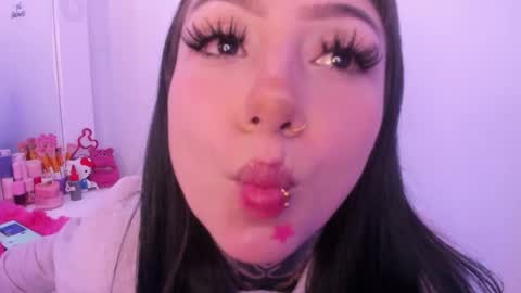 Lindaa maria  online show from November 26, 4:02 am