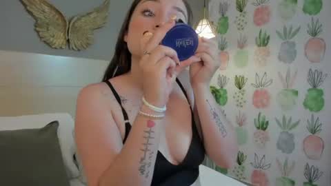 Snapshot of linda_montoya chatting on July 11, 12:19 pm linda_montoya online show from July 11, 12:19 pm