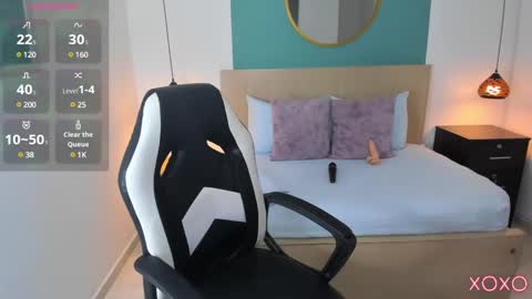 L I N D A online show from February 7, 1:58 am