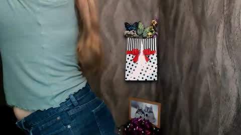 Snapshot of linda_s_ chatting on September 27, 9:14 am Linda online show from September 27, 9:14 am