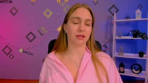 linda_save online show from April 4, 7:11 pm