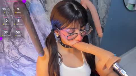 linda_sofi__ online show from March 17, 8:45 pm