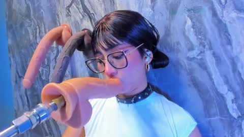 Snapshot of linda_sofi__ chatting on June 7, 9:18 pm linda_sofi__ online show from June 7, 9:18 pm