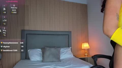 Snapshot of lindaa_natashaa chatting on January 3, 8:21 am L I N D A online show from January 3, 8:21 am