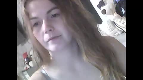 LindaAhSkys online show from October 20, 8:42 pm