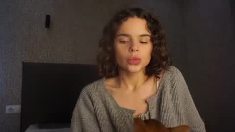 Snapshot of lindaaii chatting on June 17, 1:23 pm Linda online show from June 17, 1:23 pm