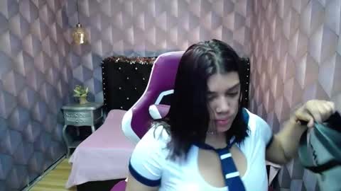 Snapshot of lindabreexlove chatting on December 17, 4:56 am    online show from December 17, 4:56 am