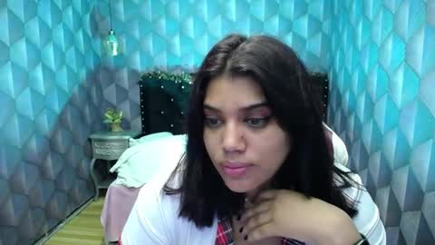 Snapshot of lindabreexlove chatting on December 18, 10:30 am    online show from December 18, 10:30 am