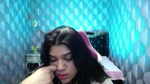 Snapshot of lindabreexlove chatting on December 20, 11:43 am    online show from December 20, 11:43 am