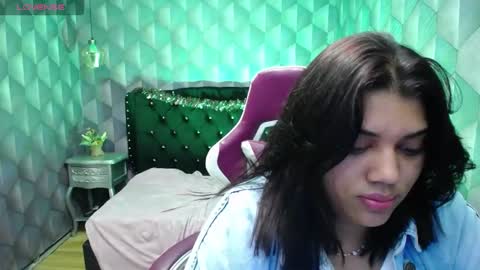 Snapshot of lindabreexlove chatting on December 22, 11:33 am    online show from December 22, 11:33 am