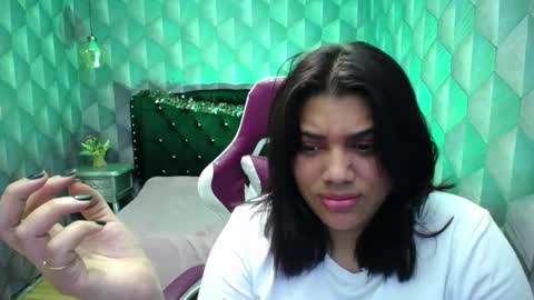Snapshot of lindabreexlove chatting on December 23, 8:11 am    online show from December 23, 8:11 am