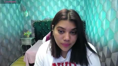 Snapshot of lindabreexlove chatting on January 4, 4:12 am    online show from January 4, 4:12 am