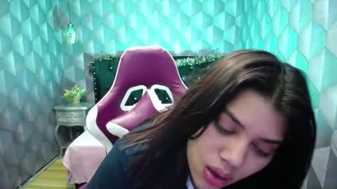 Snapshot of lindabreexlove chatting on January 5, 6:02 am    online show from January 5, 6:02 am