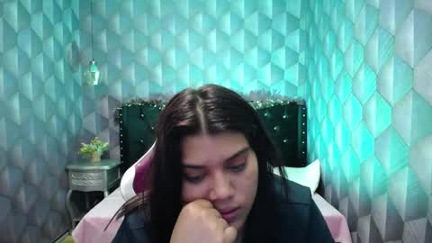 Snapshot of lindabreexlove chatting on January 5, 9:05 am    online show from January 5, 9:05 am