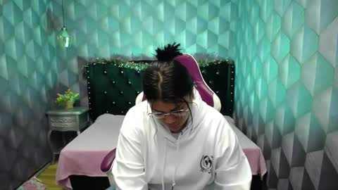 Snapshot of lindabreexlove chatting on January 6, 4:26 am    online show from January 6, 4:26 am