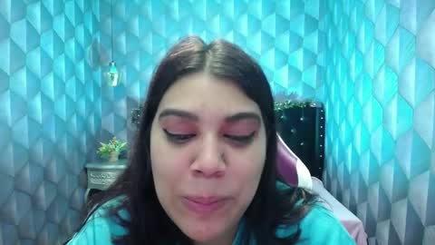 Snapshot of lindabreexlove chatting on January 7, 4:29 am    online show from January 7, 4:29 am