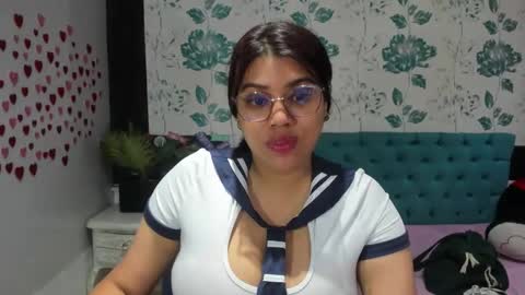 Snapshot of lindabreexlove chatting on January 17, 1:24 pm    online show from January 17, 1:24 pm