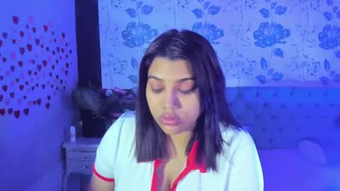 Snapshot of lindabreexlove chatting on January 18, 6:53 pm    online show from January 18, 6:53 pm