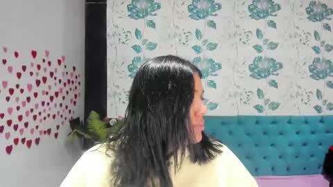 Snapshot of lindabreexlove chatting on January 27, 2:13 pm    online show from January 27, 2:13 pm