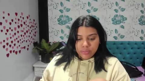 Snapshot of lindabreexlove chatting on January 27, 6:52 pm    online show from January 27, 6:52 pm