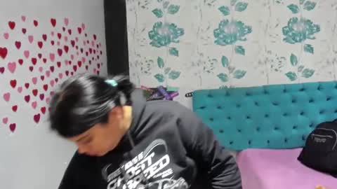 Snapshot of lindabreexlove chatting on February 1, 9:19 pm    online show from February 1, 9:19 pm