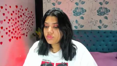 Snapshot of lindabreexlove chatting on February 2, 6:53 pm    online show from February 2, 6:53 pm
