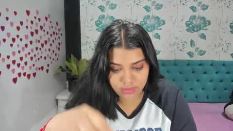 Snapshot of lindabreexlove chatting on February 3, 10:00 pm    online show from February 3, 10:00 pm