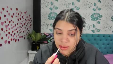 Snapshot of lindabreexlove chatting on February 14, 4:31 pm    online show from February 14, 4:31 pm