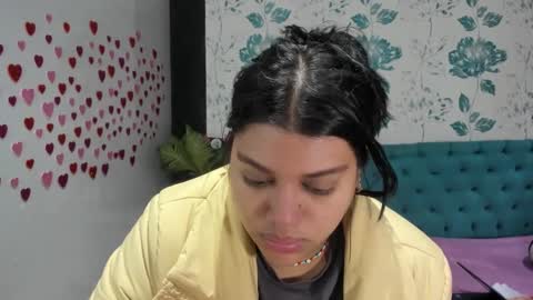Snapshot of lindabreexlove chatting on February 15, 2:22 pm    online show from February 15, 2:22 pm