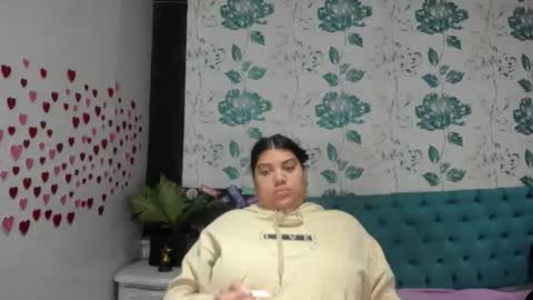 Snapshot of lindabreexlove chatting on February 16, 1:38 pm    online show from February 16, 1:38 pm