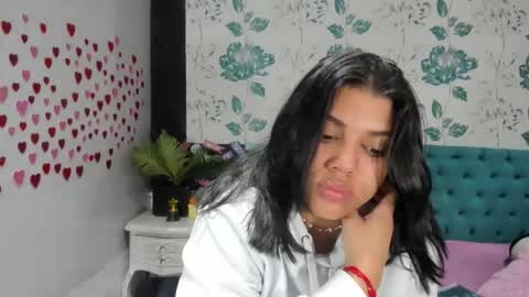 Snapshot of lindabreexlove chatting on February 17, 2:15 pm    online show from February 17, 2:15 pm