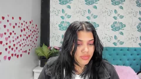 Snapshot of lindabreexlove chatting on February 18, 5:53 pm    online show from February 18, 5:53 pm