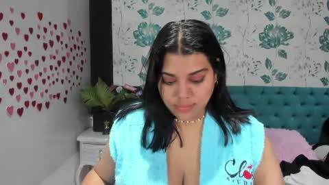 Snapshot of lindabreexlove chatting on February 18, 8:58 pm    online show from February 18, 8:58 pm