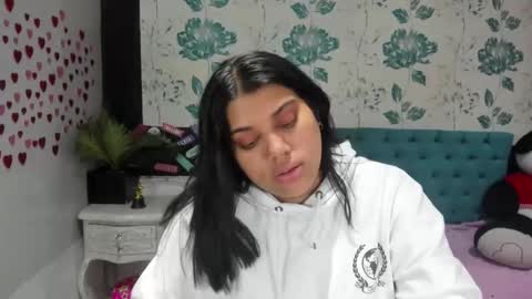Snapshot of lindabreexlove chatting on February 21, 2:59 pm    online show from February 21, 2:59 pm