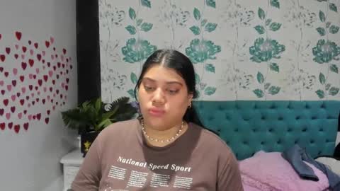 Snapshot of lindabreexlove chatting on February 25, 5:47 pm    online show from February 25, 5:47 pm