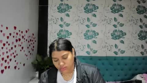Snapshot of lindabreexlove chatting on March 9, 2:21 pm    online show from March 9, 2:21 pm
