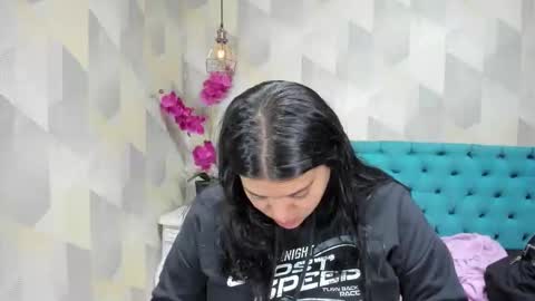 Snapshot of lindabreexlove chatting on October 1, 4:02 pm    online show from October 1, 4:02 pm