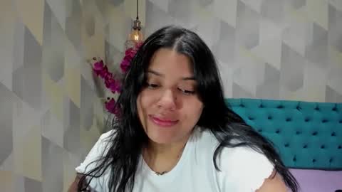Snapshot of lindabreexlove chatting on October 4, 2:37 pm    online show from October 4, 2:37 pm