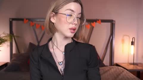 Snapshot of lindathacker chatting on February 26, 10:58 am your Linda is back online show from February 26, 10:58 am