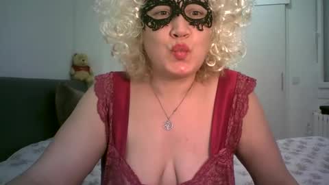 LindaXSmile online show from February 17, 6:48 pm