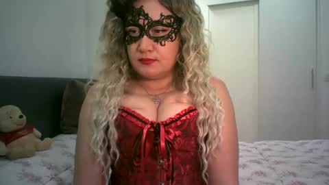 LindaXSmile online show from March 5, 9:04 pm
