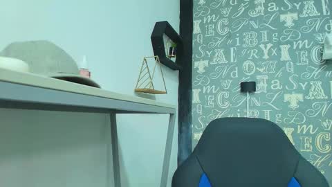  Lindsey  online show from December 21, 11:50 am