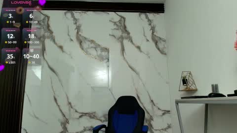  Lindsey  online show from February 19, 11:50 am