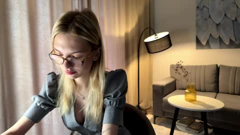 Emma online show from April 7, 9:32 am