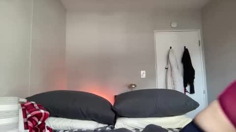 linusloves online show from February 8, 8:01 pm