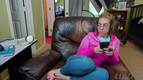 Snapshot of linzy19 chatting on January 8, 3:29 am Linzy19 online show from January 8, 3:29 am